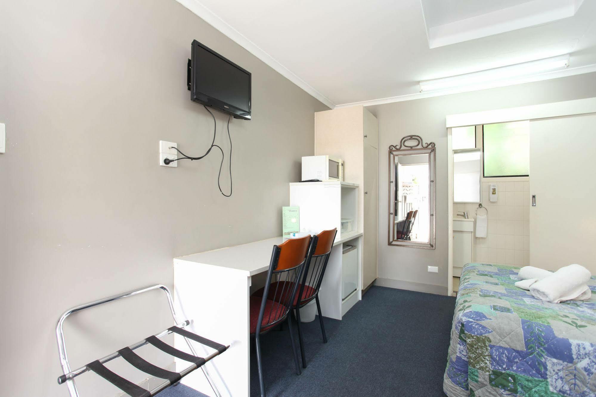 Tandara Hotel Motel Sarina Exterior photo