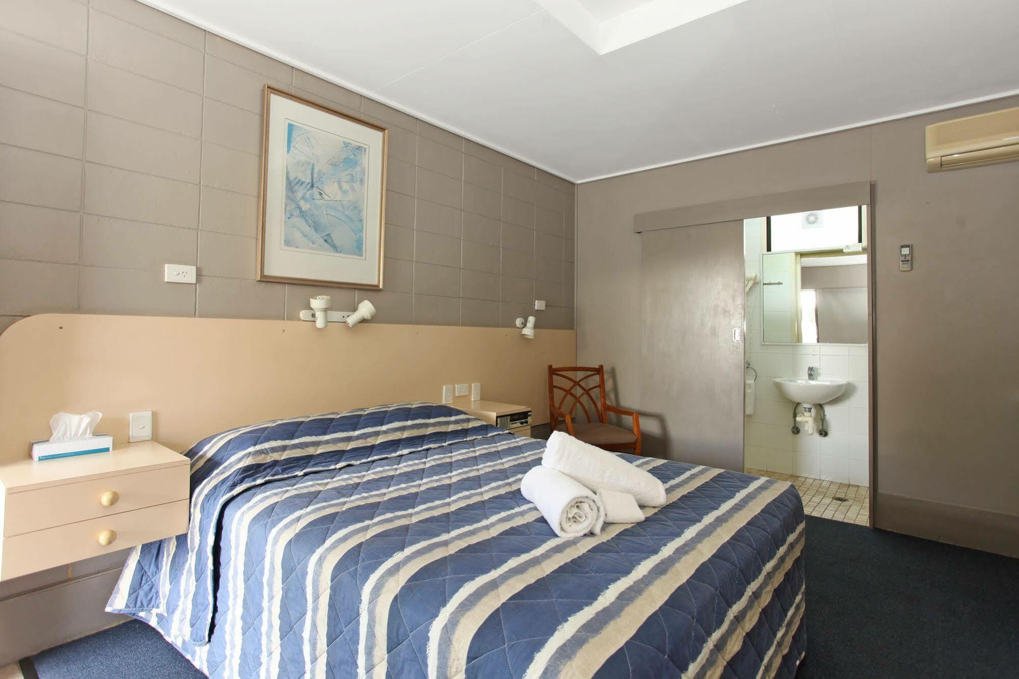 Tandara Hotel Motel Sarina Exterior photo